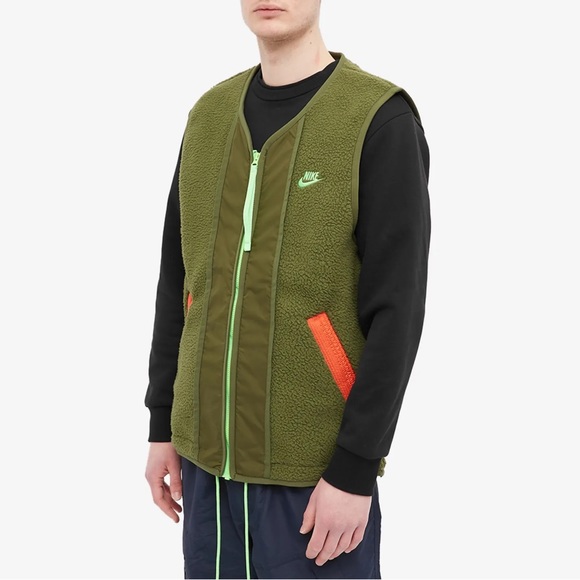 NIKE SHERPA FLEECE VEST
ROUGH GREEN & ORANGE
$85 Nike DD5025-326 - Picture 3 of 5